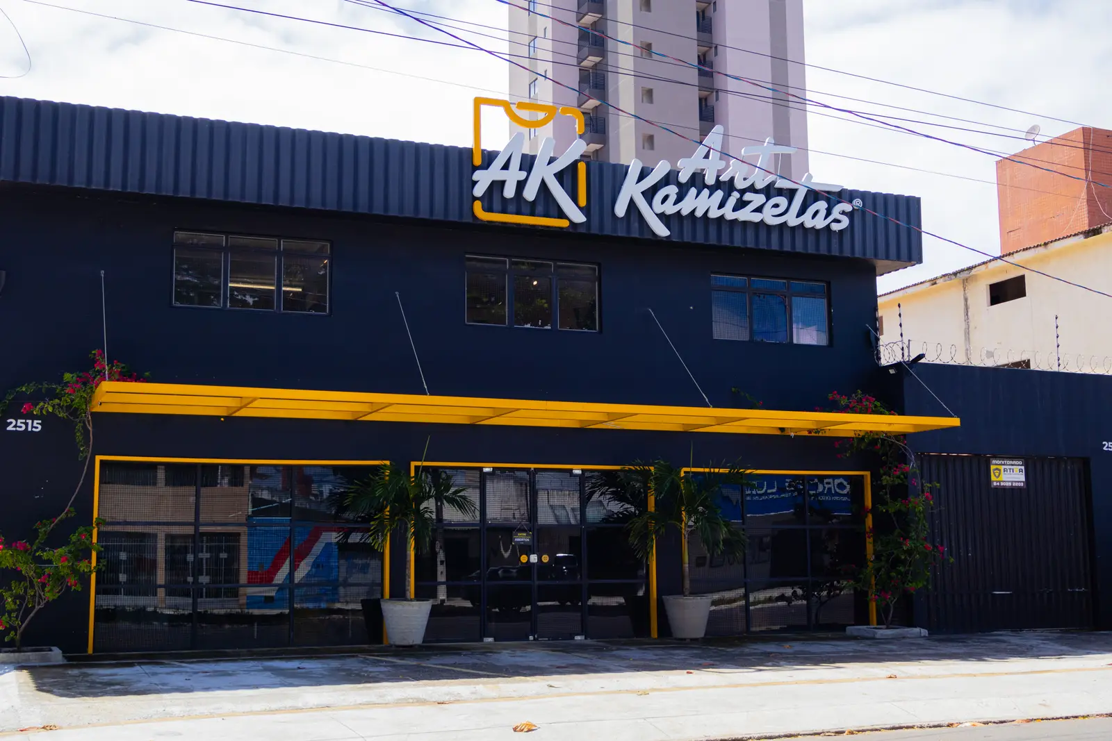 Fachada da fábrica da Art Kamizetas em Natal